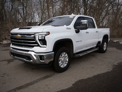 Used 2025 Chevrolet Silverado 2500 LTZ w/ LTZ Premium Package AWD/4WD image 3