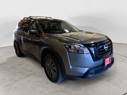 Certified 2024 Nissan Pathfinder SV image 8