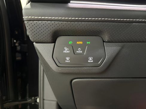 Used 2025 Volkswagen Atlas SEL Premium R-Line image 24