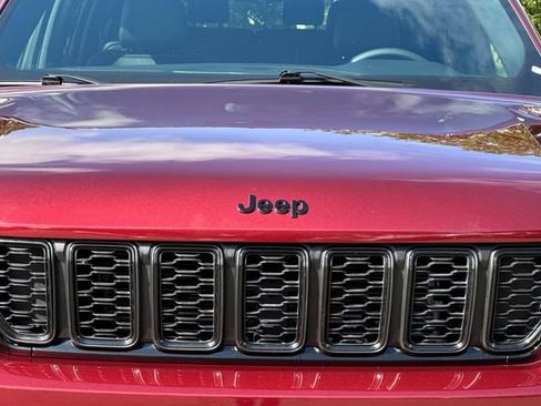 Used 2024 Jeep Grand Cherokee L Altitude AWD/4WD image 48