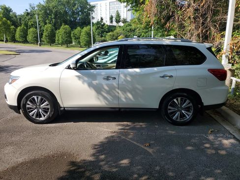 Used 2017 Nissan Pathfinder SL w/ SL Tech Package FWD image 7