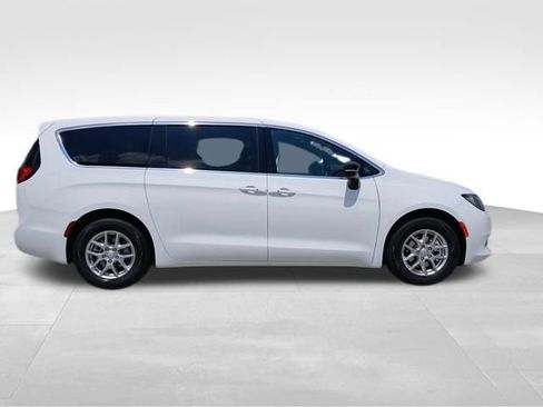 New 2027 Chrysler Pacifica LX FWD image 6