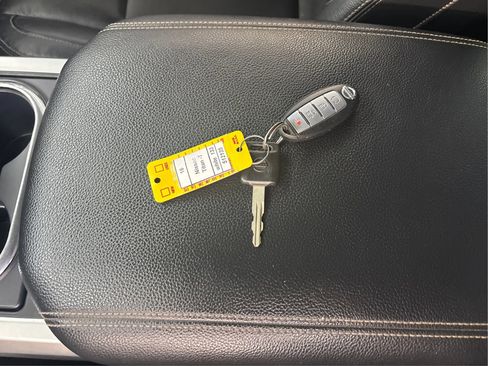 Used 2016 Nissan Titan SL image 41