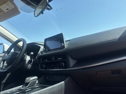 Certified 2025 Nissan Rogue SV FWD image 24