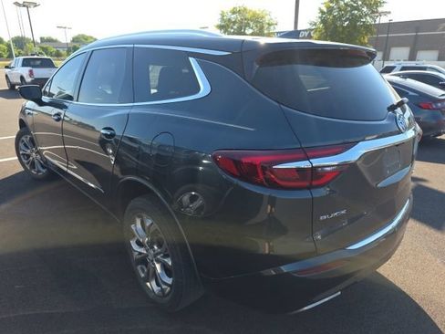 Used 2018 Buick Enclave Avenir w/ Avenir Technology Package FWD image 2
