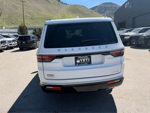 Used 2023 Jeep Wagoneer Series III w/ Preferred Equipment Group AWD/4WD image 13