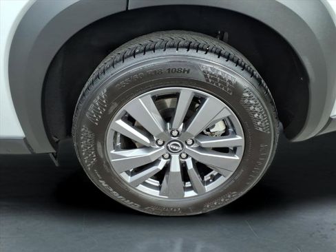 Used 2025 Nissan Pathfinder SV image 5