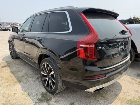 Used 2021 Volvo XC90 T6 Momentum w/ Climate Package AWD/4WD image 2