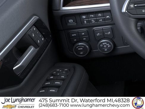 New 2026 Chevrolet Suburban Z71 w/ Z71 Off-Road Package AWD/4WD image 24