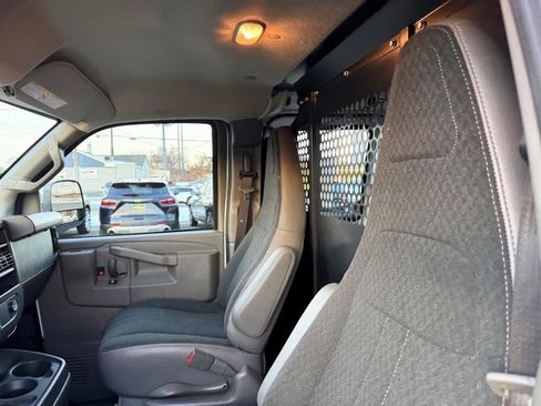 Used 2024 GMC Savana 2500 w/ Driver Convenience Package image 8