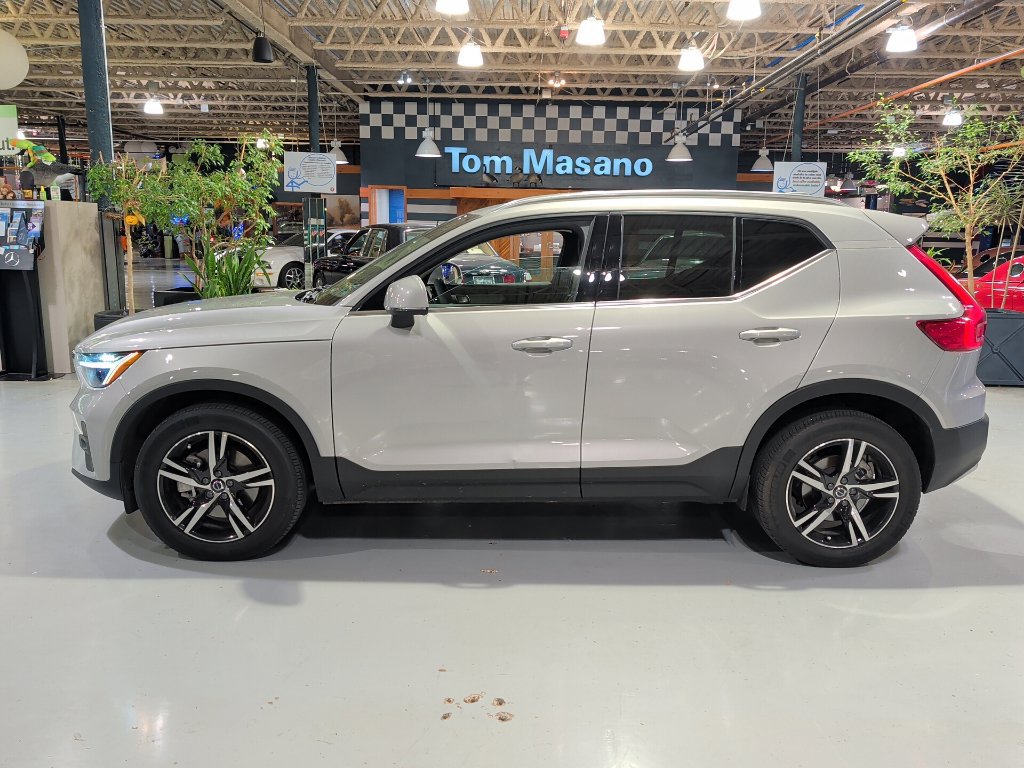 Used 2023 Volvo XC40 B5 Plus AWD/4WD image 10