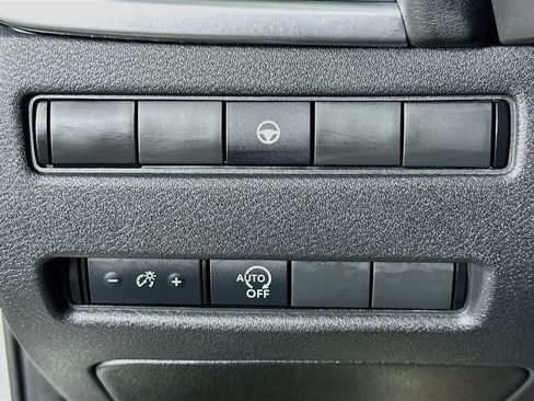 Used 2023 Nissan Rogue SV FWD image 17