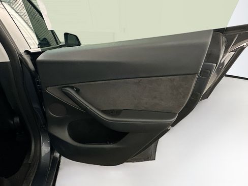 Used 2023 Tesla Model Y Long Range image 33