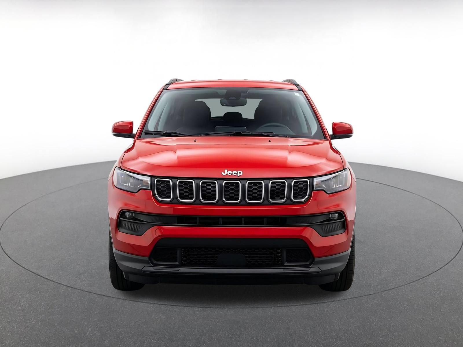 Used 2025 Jeep Compass Latitude AWD/4WD image 2