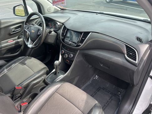 Used 2022 Chevrolet Trax LT w/ LT Convenience Package image 42