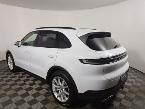 Certified 2024 Porsche Cayenne AWD image 3