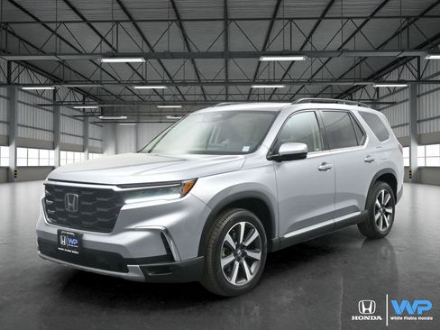 Certified 2023 Honda Pilot Touring image 1
