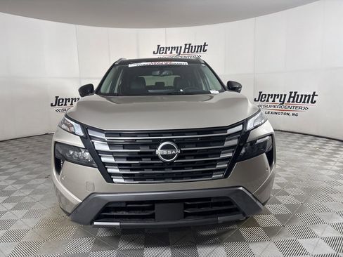 Used 2025 Nissan Rogue SL w/ Tech Package image 3