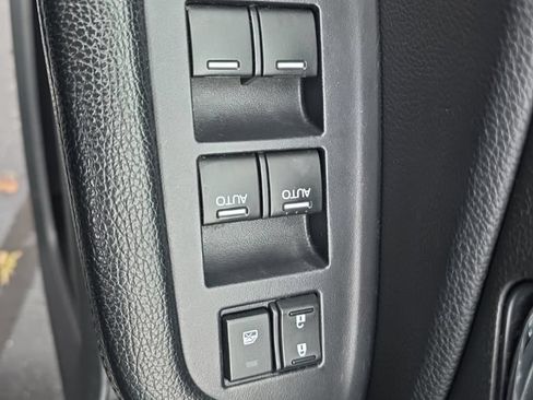 Used 2019 Honda Pilot Touring image 13