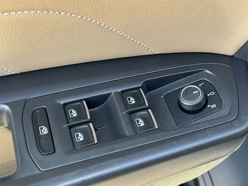 Used 2022 Volkswagen Atlas Cross Sport SEL R-Line image 21