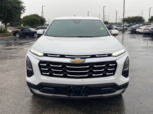 Used 2025 Chevrolet Equinox LT FWD image 2
