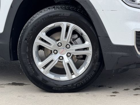 Used 2024 GMC Terrain SLE image 3