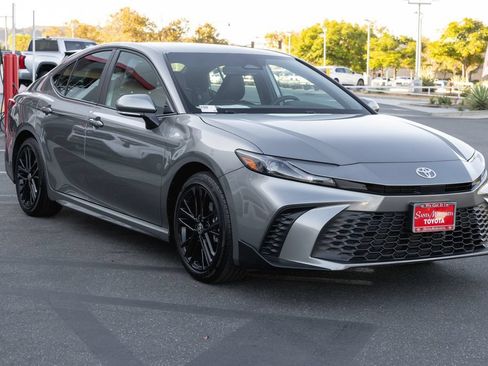 Used 2026 Toyota Camry SE w/ Convenience Package FWD image 3