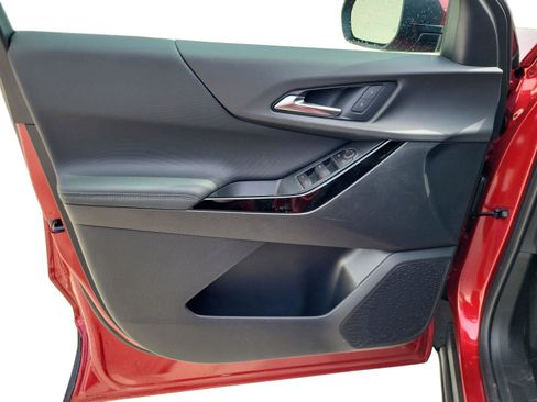 Used 2026 Chevrolet Equinox LT image 9