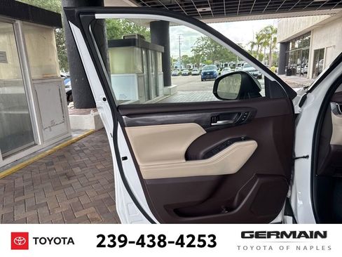 Used 2022 Toyota Highlander Platinum AWD/4WD image 20
