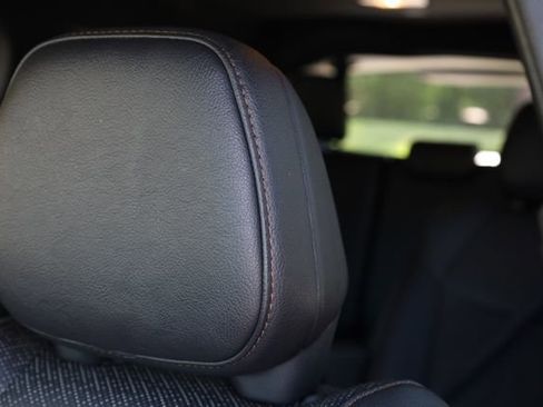 Used 2025 Toyota Sienna Platinum image 31