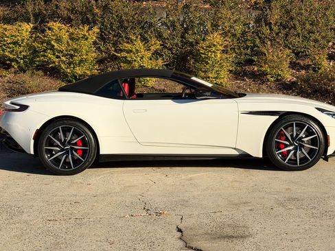 Used 2019 Aston Martin DB11 Volante image 13