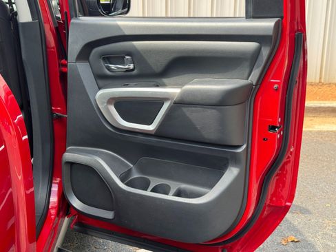 Used 2021 Nissan Titan SV w/ SV Convenience Package RWD image 38