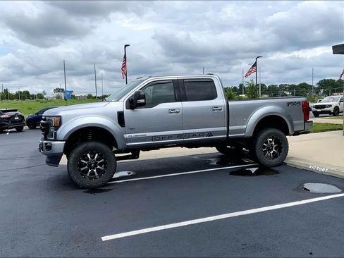 Used 2022 Ford F250 Lariat w/ Black Appearance Package AWD/4WD image 12