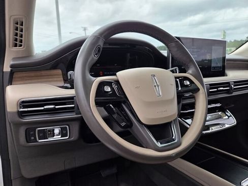 Used 2024 Lincoln Corsair Grand Touring AWD/4WD image 10