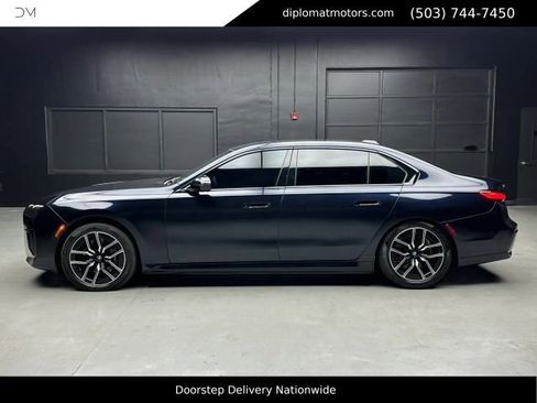 Used 2024 BMW i7 xDrive60 AWD/4WD image 4