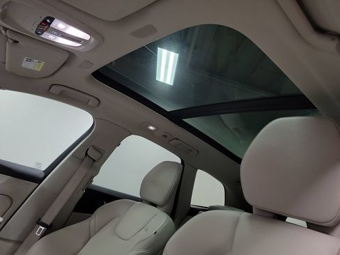 Used 2023 Volvo XC60 B5 Plus FWD image 14