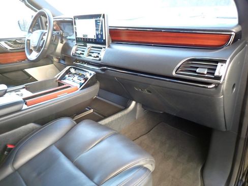 Certified 2023 Lincoln Navigator Reserve image 12