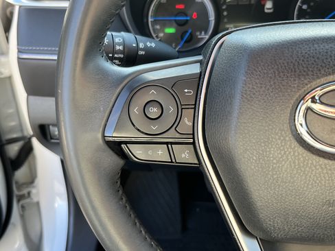 Certified 2023 Toyota Venza XLE AWD/4WD image 19