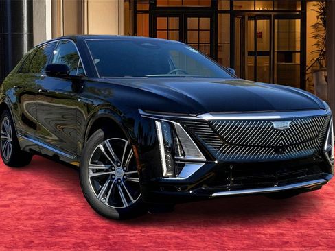 New 2026 Cadillac Lyriq Luxury image 2
