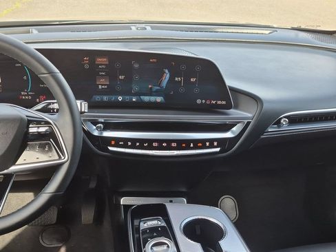 Used 2024 Cadillac Lyriq Tech AWD/4WD image 18