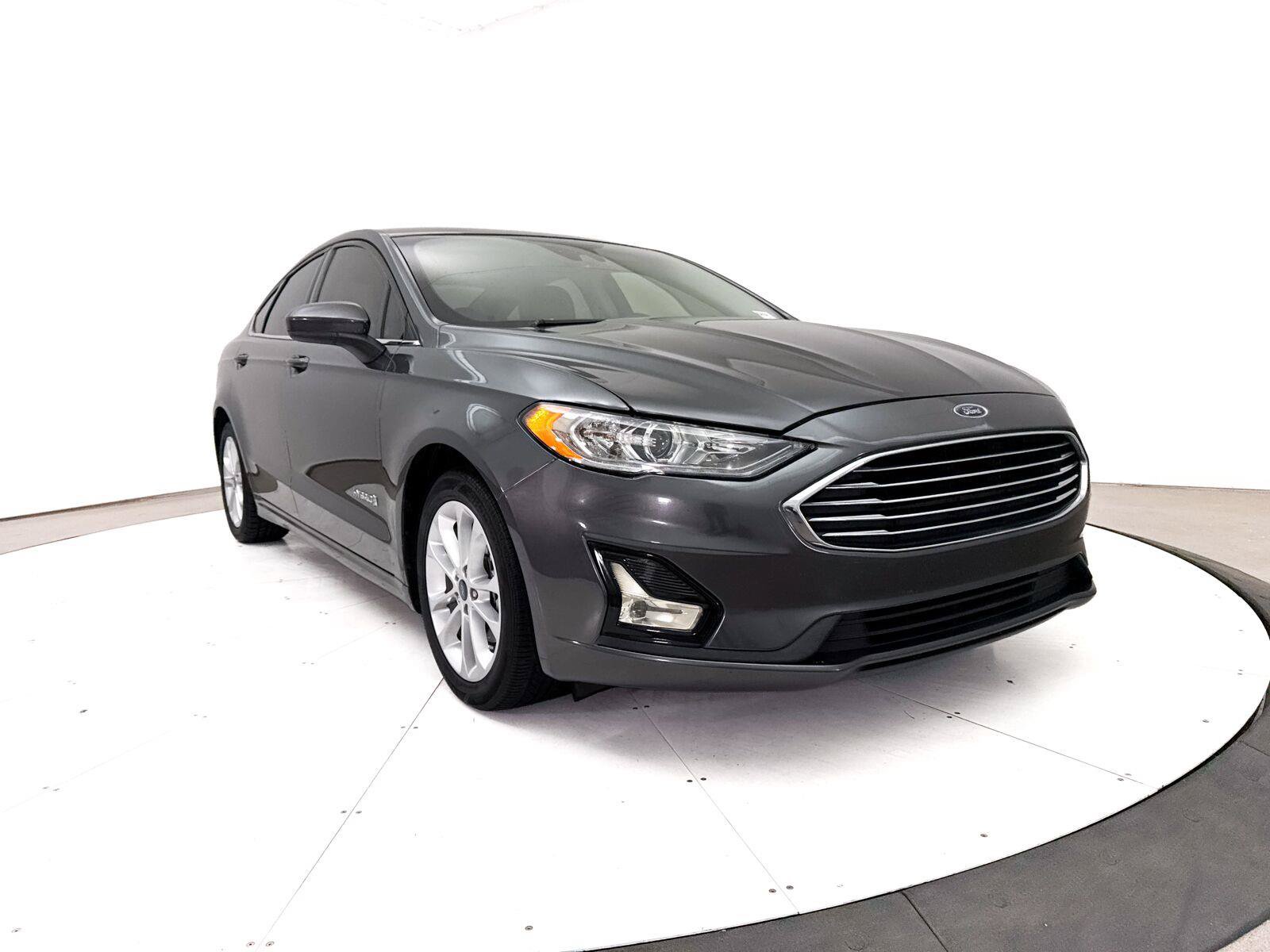 Used 2019 Ford Fusion SE FWD image 1