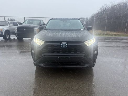 Used 2020 Toyota RAV4 XLE image 2