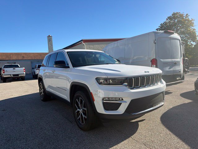 Used 2023 Jeep Grand Cherokee Limited AWD/4WD image 1