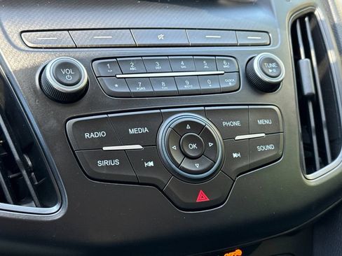 Used 2018 Ford Focus SE FWD image 21
