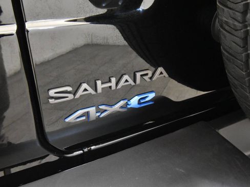 Used 2025 Jeep Wrangler Unlimited Sahara w/ Safety Group image 29