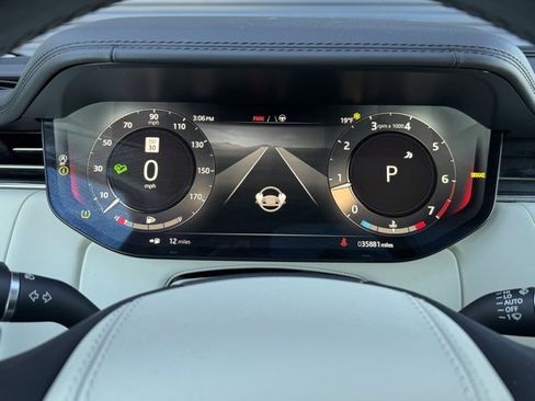 Used 2023 Land Rover Range Rover SE image 21