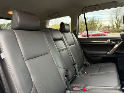 Used 2015 Lexus GX 460 w/ Navigation Package image 31