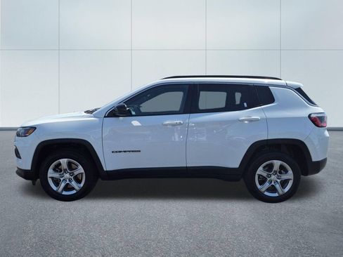 Used 2024 Jeep Compass Latitude AWD/4WD image 3