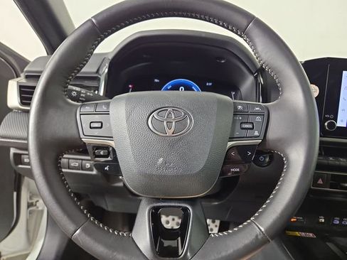 Used 2025 Toyota Camry SE FWD image 20