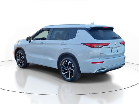 Used 2024 Mitsubishi Outlander SEL image 4